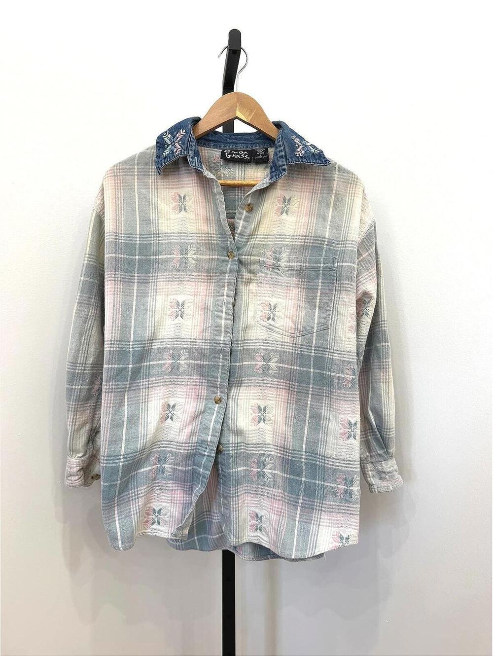 Lemon Grass Women's Plaid Button-Up Shirt with Embroidered Denim Collar L
